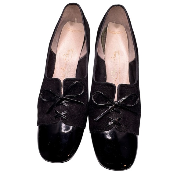 Vintage 60s Red Cross Shoes Black Velvet Patent Toe Pumps MCM Size 6.5 FLAWS - Picture 1 of 17
